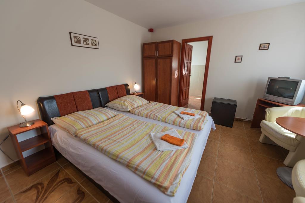 Marina Panzio Hotel Siófok Eksteriør billede