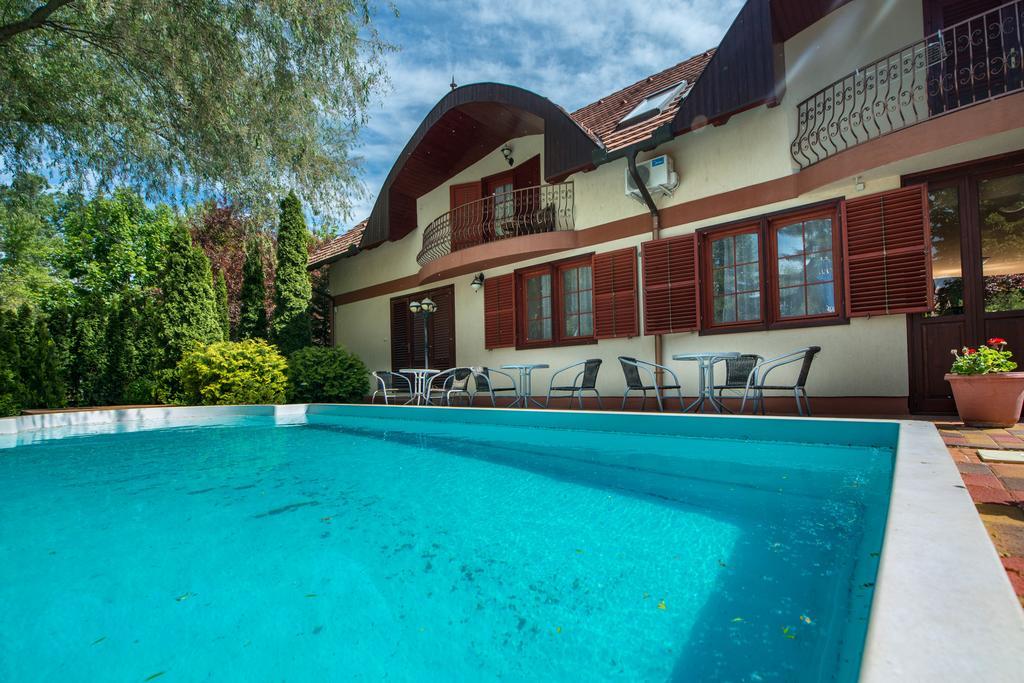 Marina Panzio Hotel Siófok Eksteriør billede